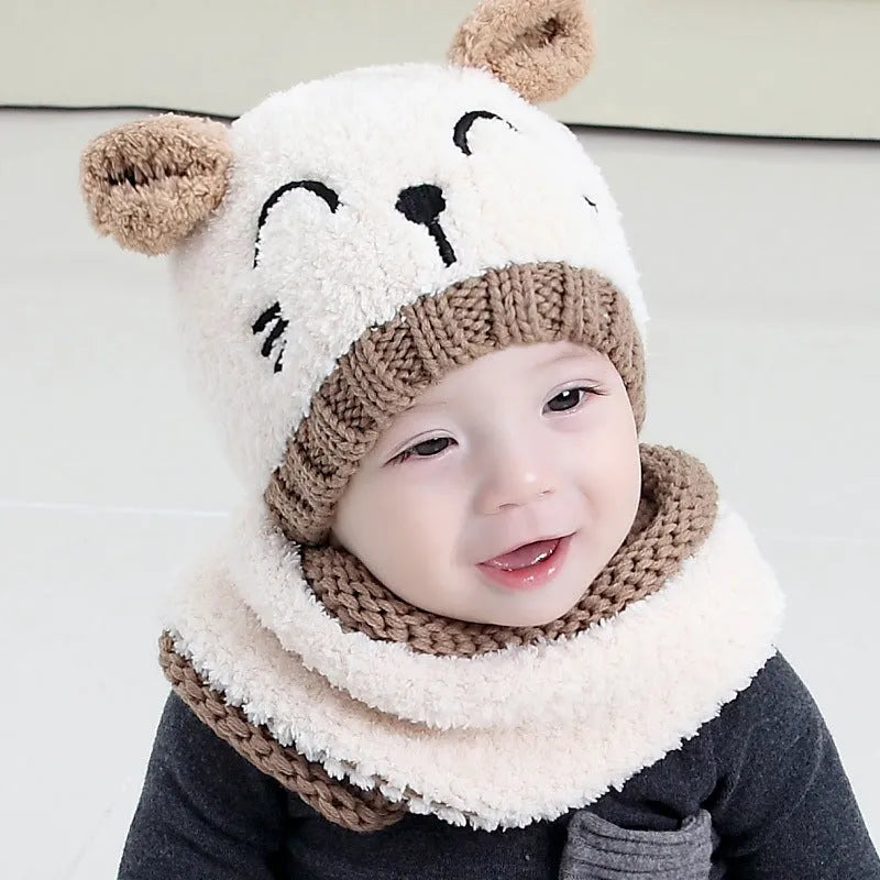 Gorro de bebé con bufanda de lana