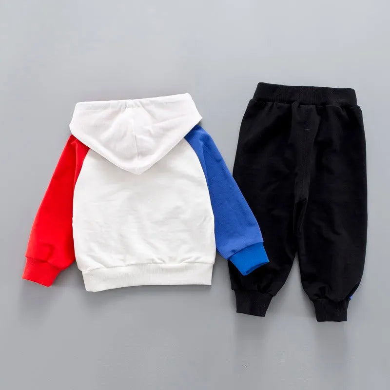 Conjunto de ropa para niños.