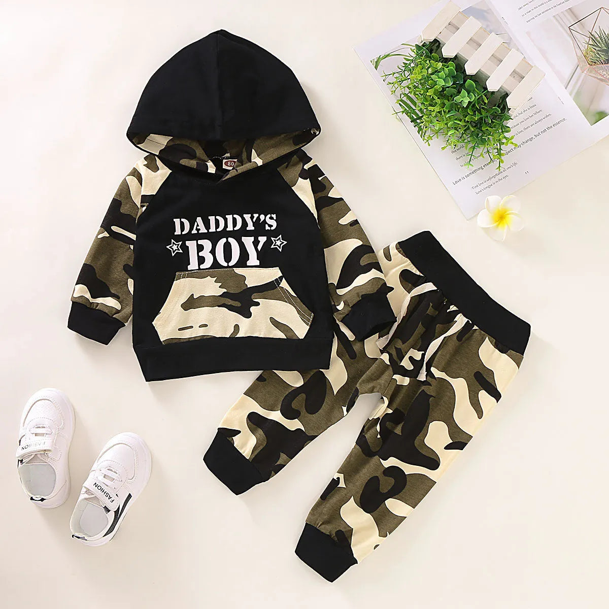 Suéter de camuflaje con letras de manga larga de dos piezas para niños