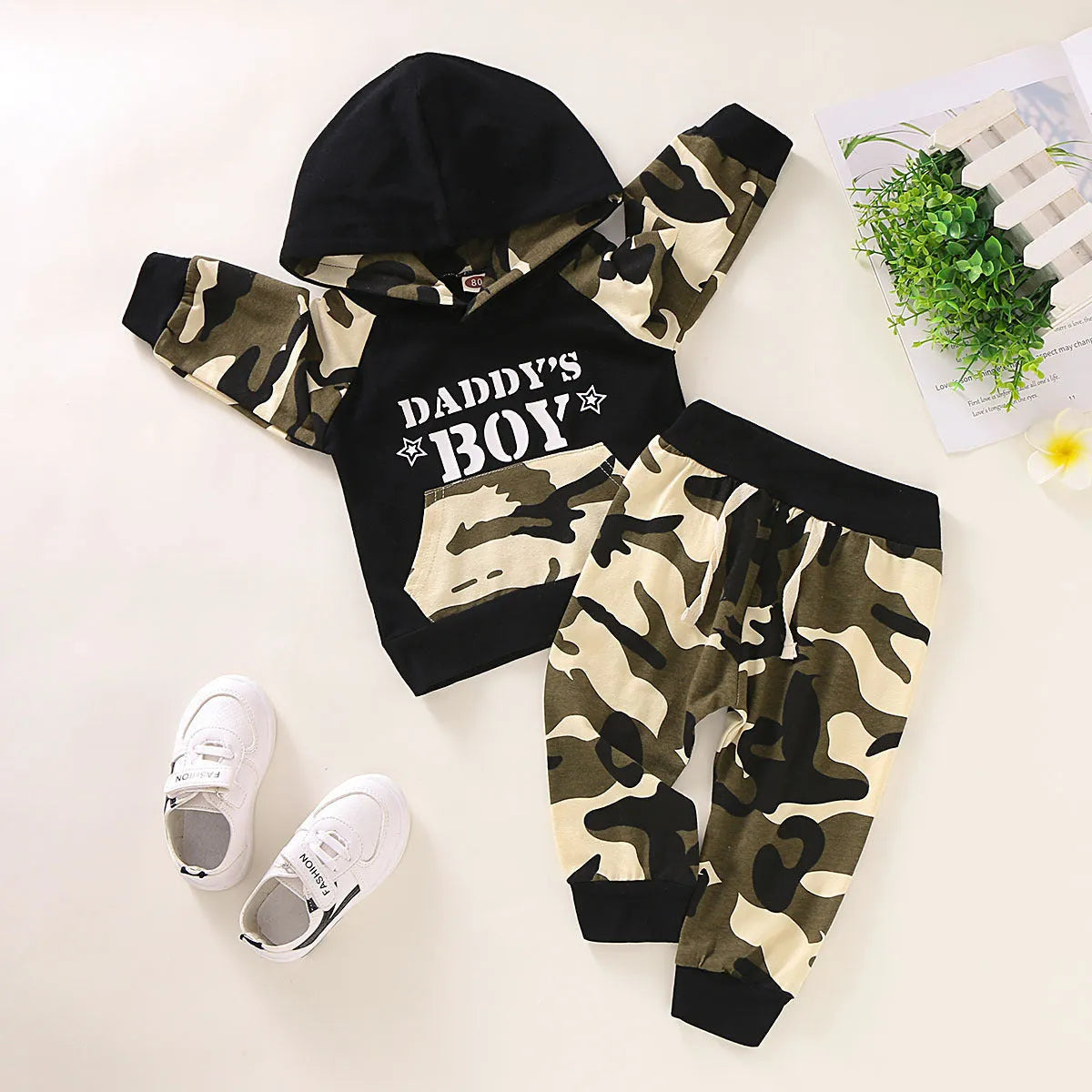 Suéter de camuflaje con letras de manga larga de dos piezas para niños