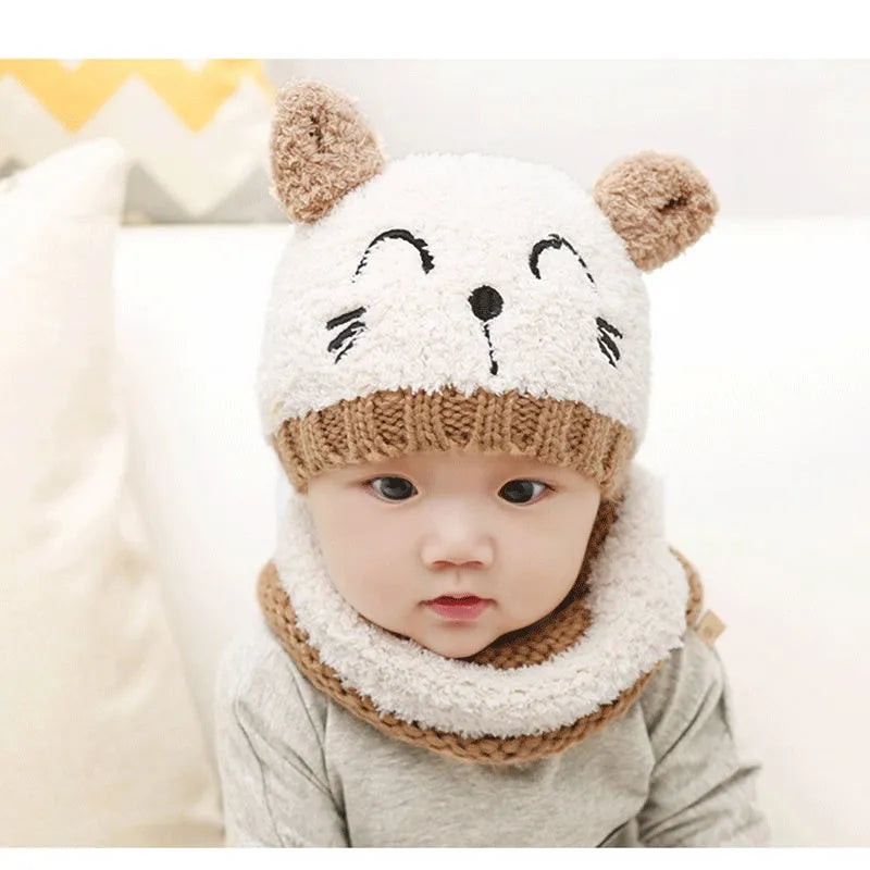 Gorro de bebé con bufanda de lana