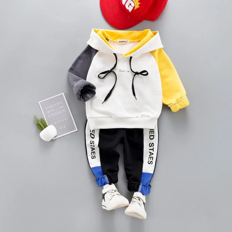 Conjunto de ropa para niños.
