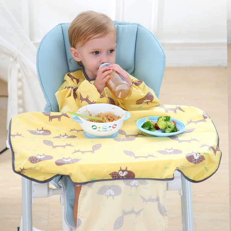 Bebé comiendo silla de comedor babero cubierta ropa de alimentación antisuciedad vestido