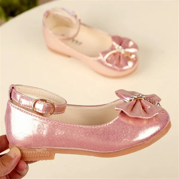 Zapatos con lazo para niños.