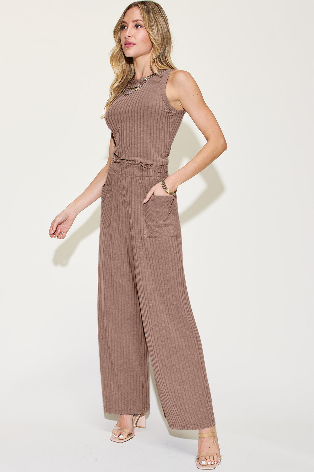Conjunto básico de pantalones anchos y camiseta sin mangas de canalé de tamaño completo Bae
