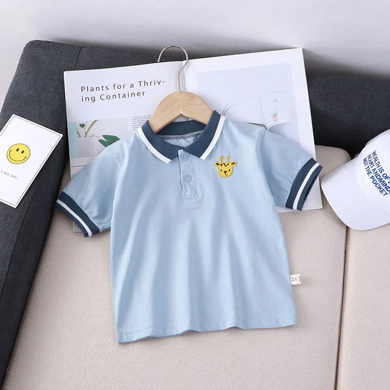 Tops a rayas para niños grandes en camisas de verano
