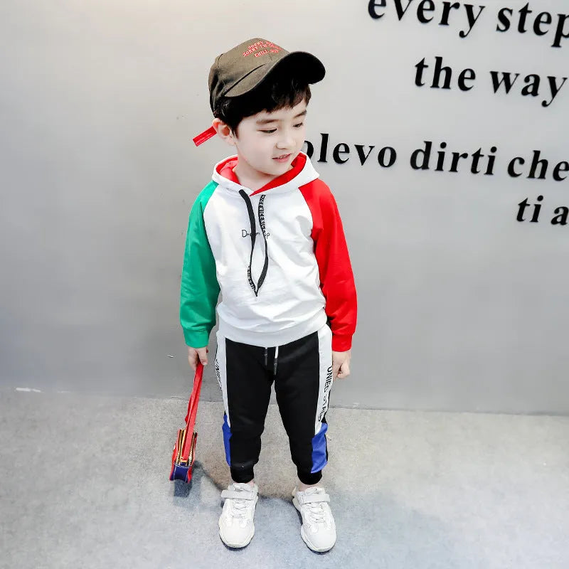 Conjunto de ropa para niños.