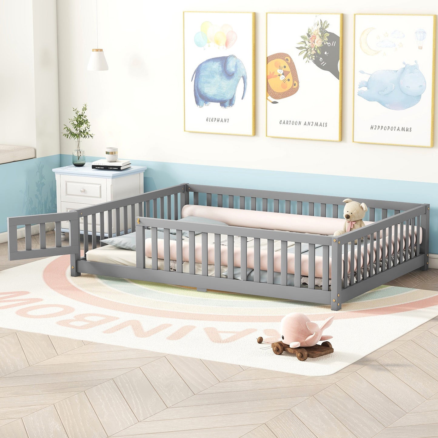 Cama de tamaño completo con barandillas de seguridad y puerta para niños, color gris