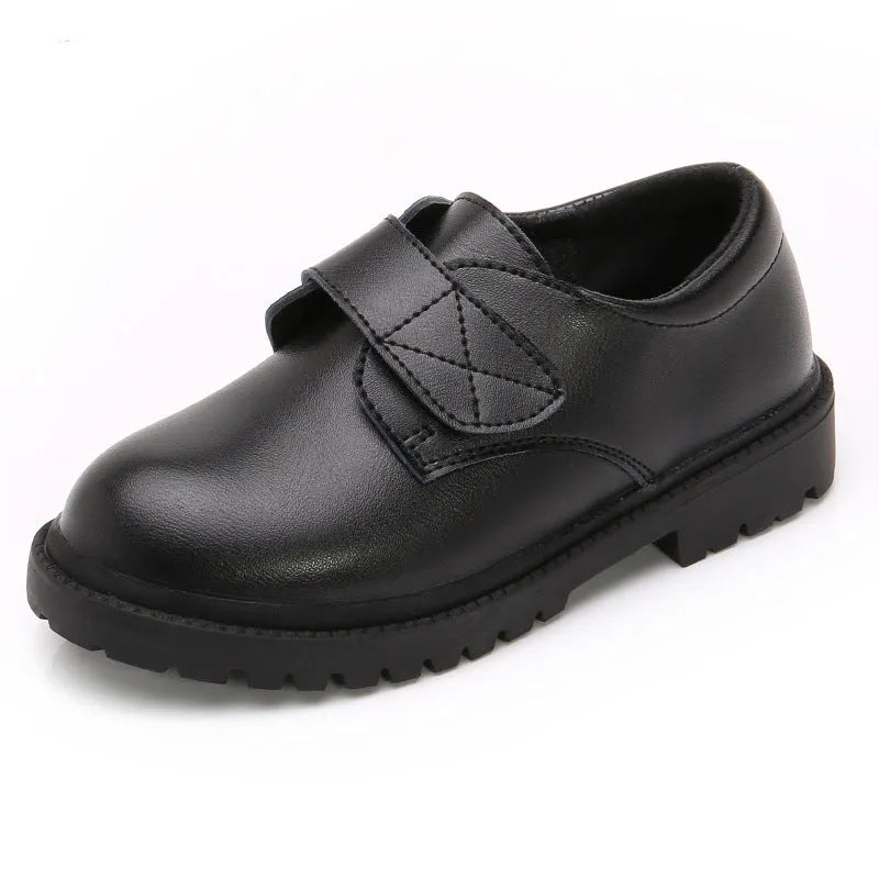 Zapatos de baile designados por la escuela.