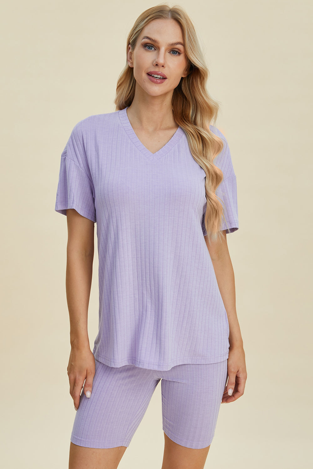 Conjunto básico de pantalones cortos y top de manga corta con cuello en V acanalado de tamaño completo Bae