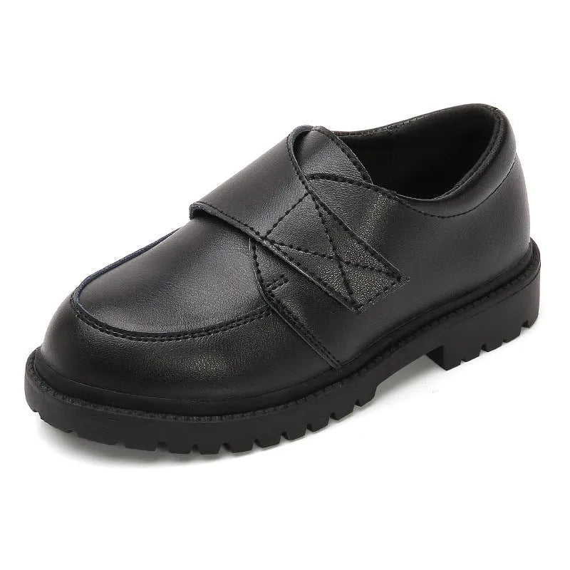 Zapatos de baile designados por la escuela.