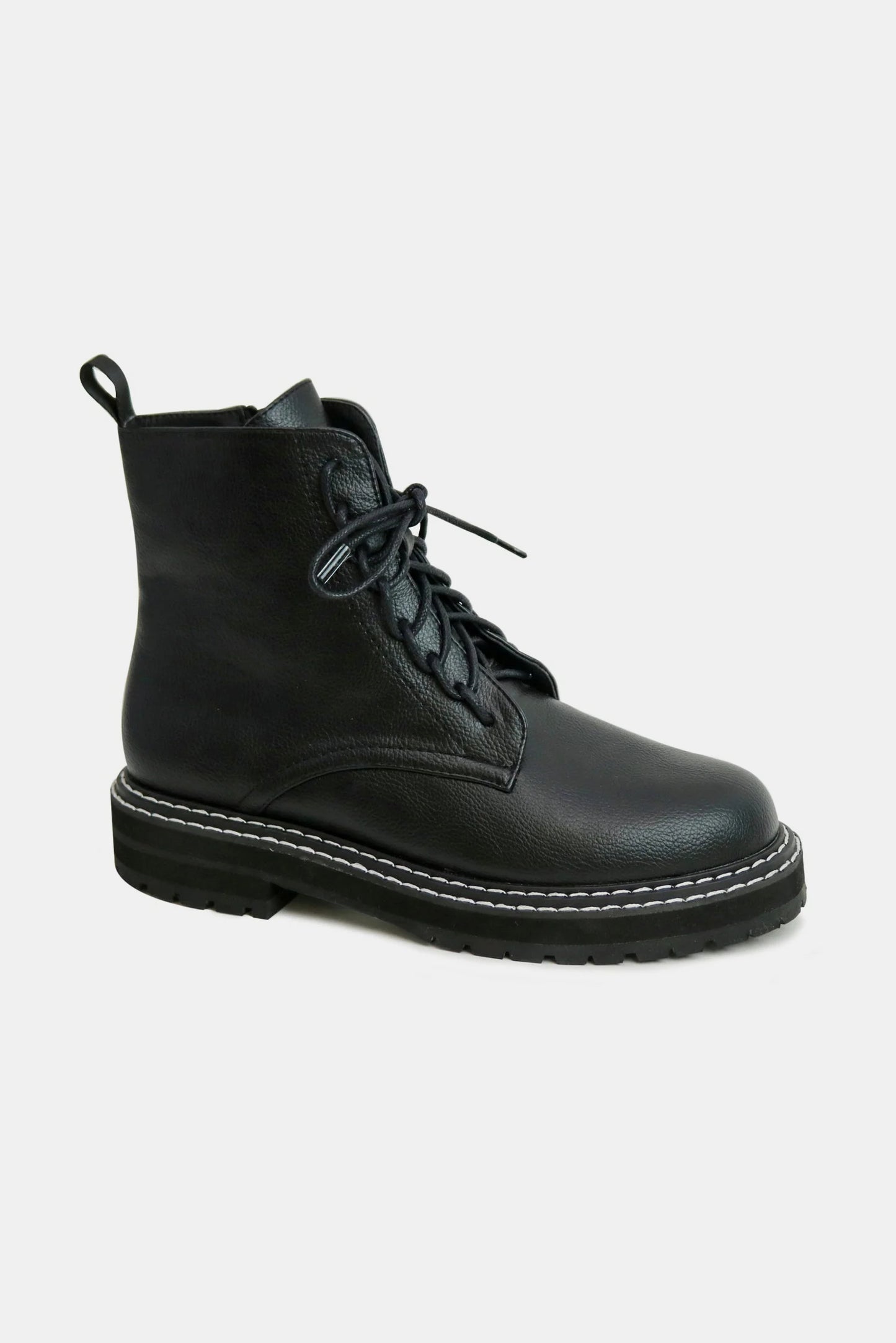 Botas con cordones de piel sintética y cremallera lateral de Beast Fashion