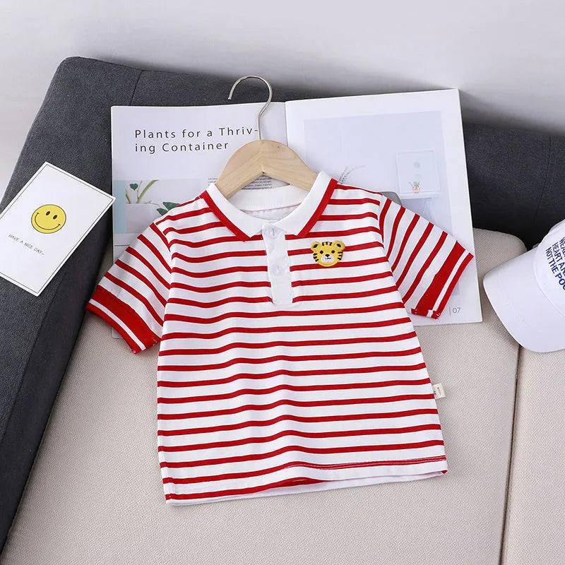 Tops a rayas para niños grandes en camisas de verano