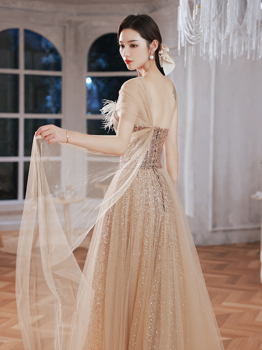 Vestido de novia para la representación escénica de la reunión anual