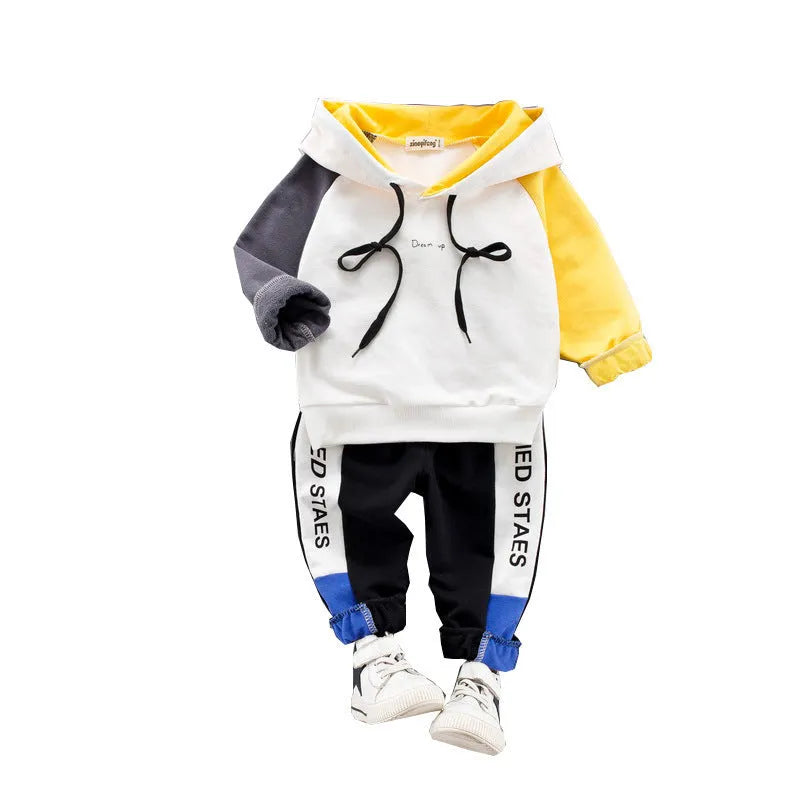 Conjunto de ropa para niños.