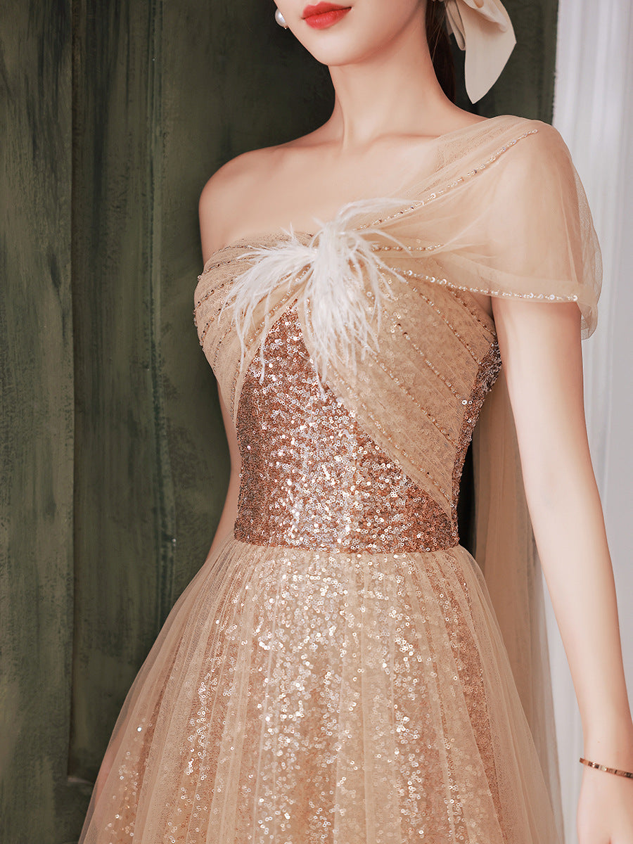 Vestido de novia para la representación escénica de la reunión anual