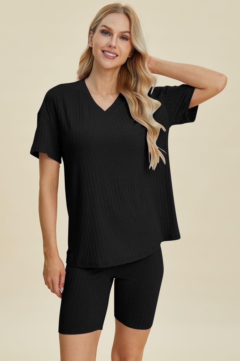 Conjunto básico de pantalones cortos y top de manga corta con cuello en V acanalado de tamaño completo Bae