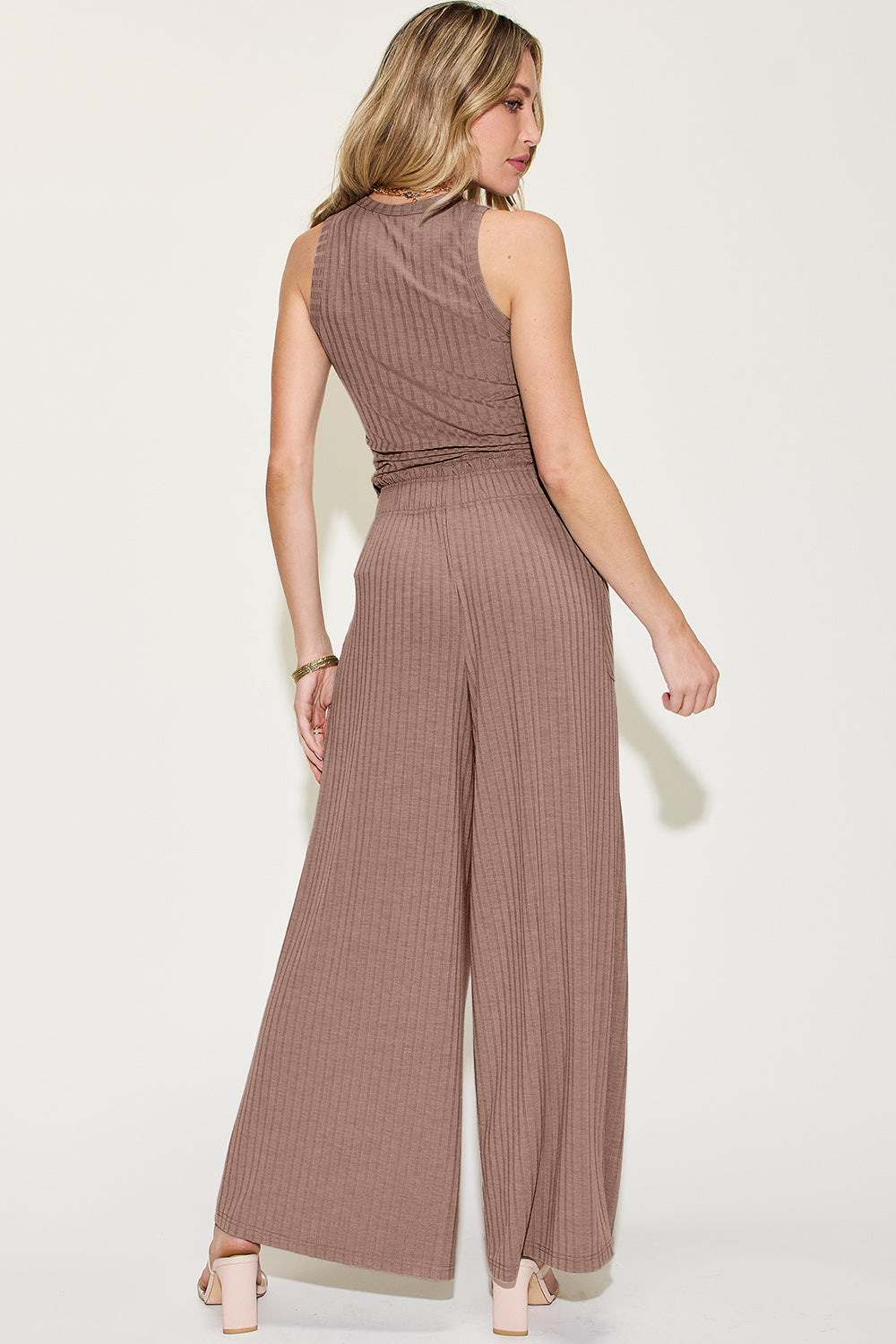 Conjunto básico de pantalones anchos y camiseta sin mangas de canalé de tamaño completo Bae