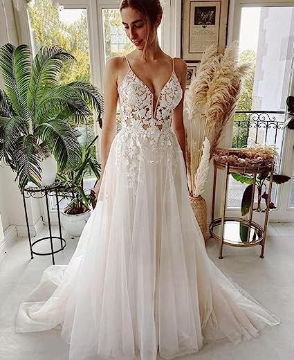 Vestido de novia de mujer con tirantes de encaje y espalda descubierta