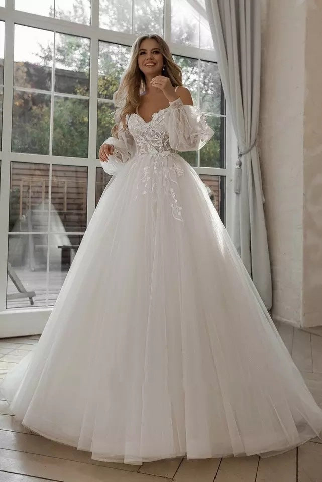 Vestidos de novia bohemios con mangas abullonadas y hombros descubiertos