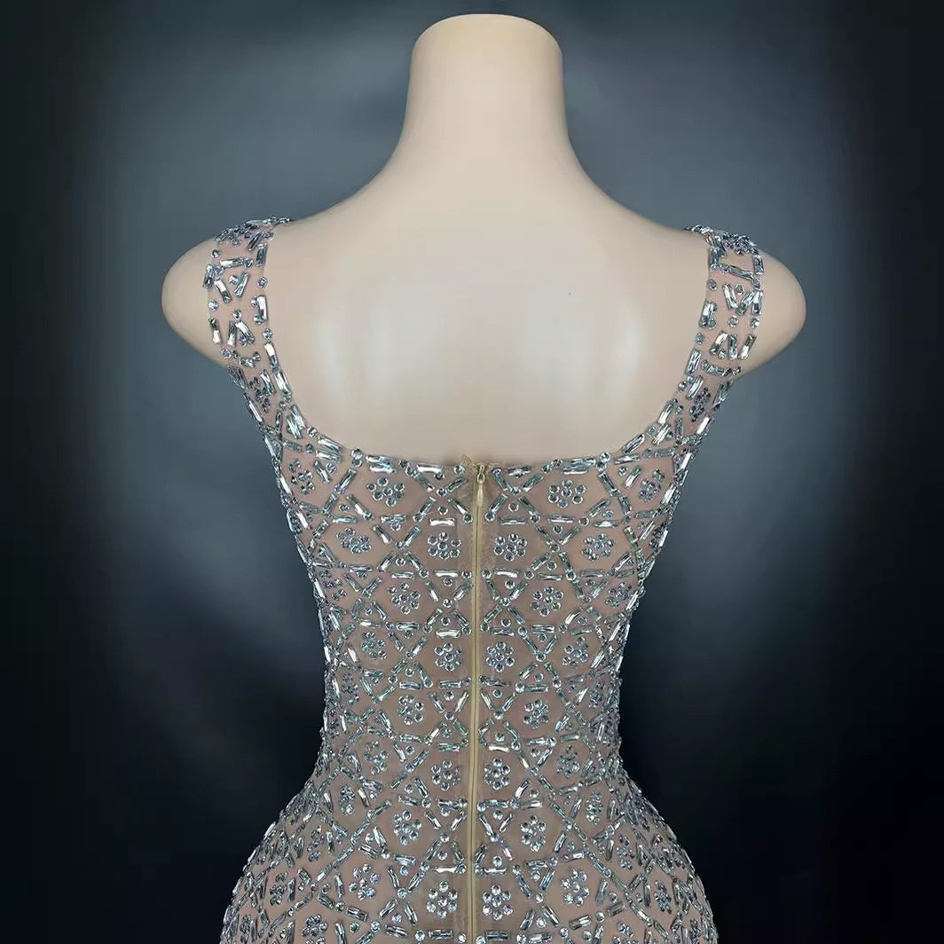 Vestido de princesa de lujo y estilo exclusivo para banquetes de alta sociedad.