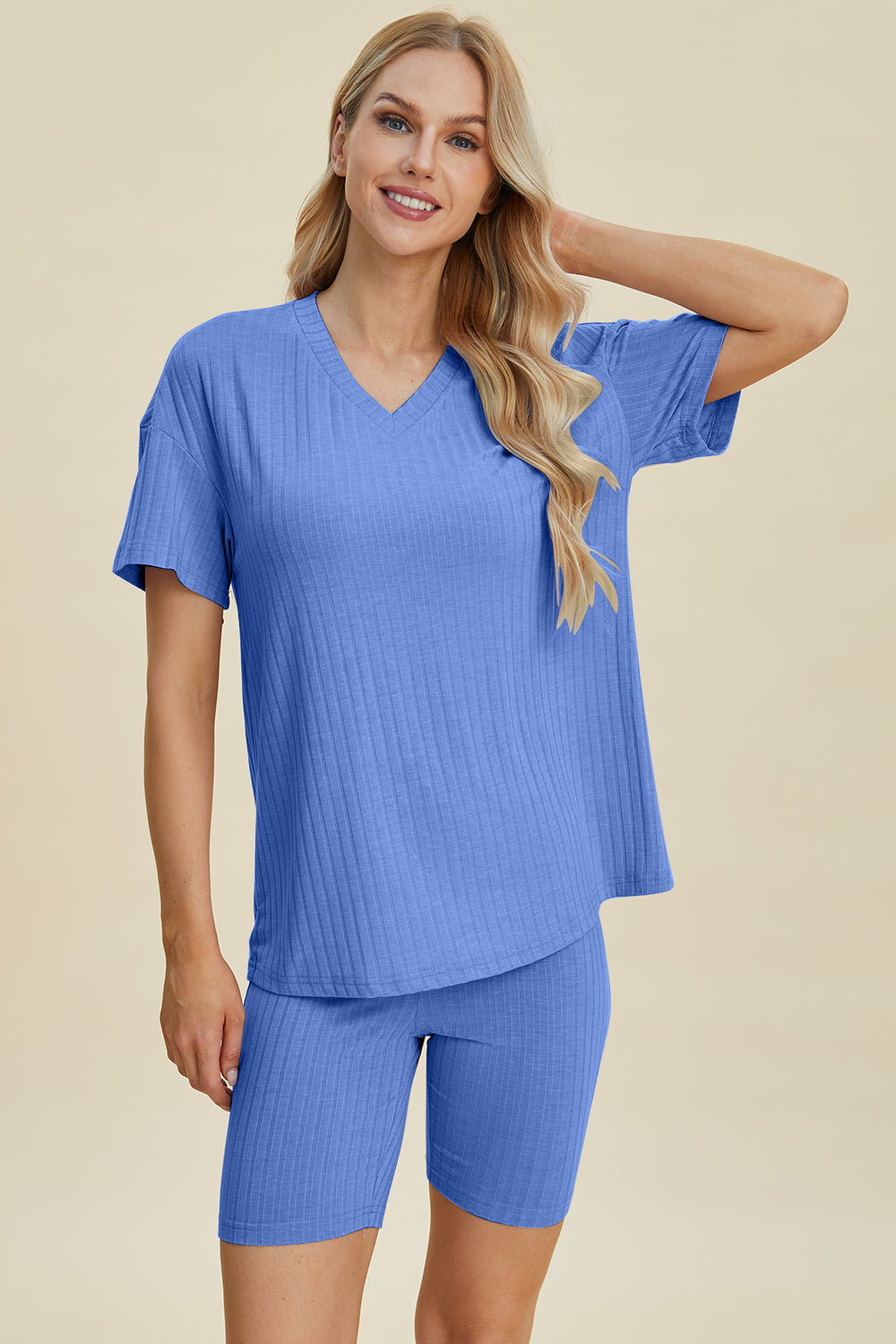 Conjunto básico de pantalones cortos y top de manga corta con cuello en V acanalado de tamaño completo Bae