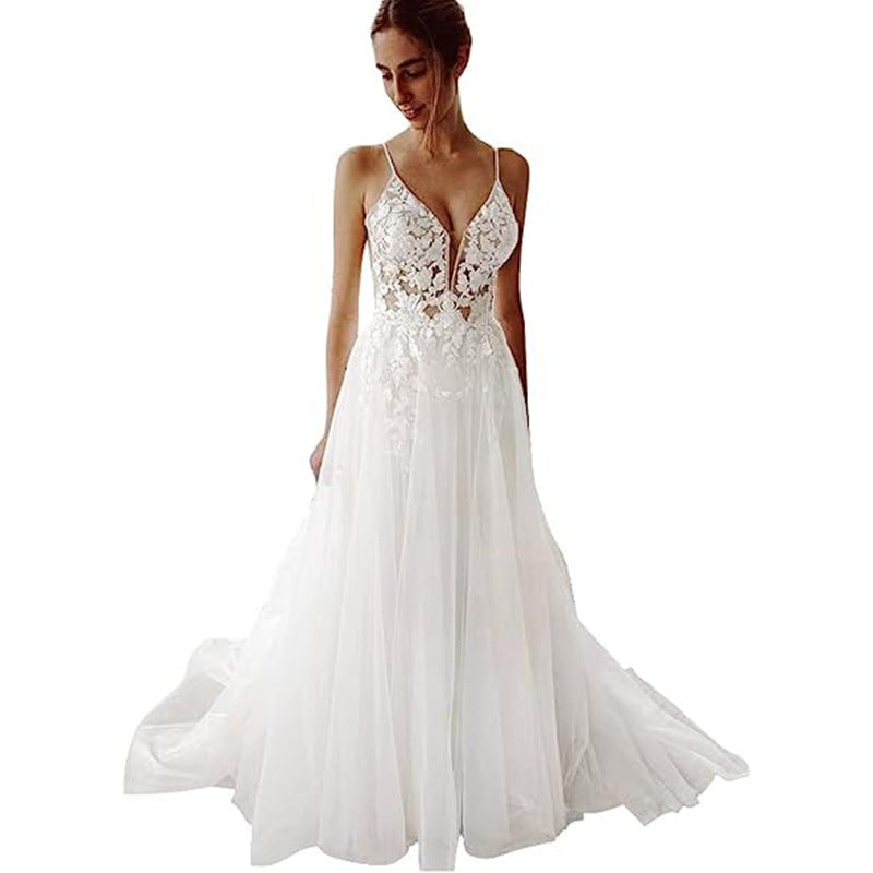 Vestido de novia de mujer con tirantes de encaje y espalda descubierta