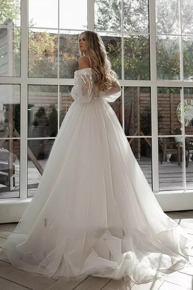 Vestidos de novia bohemios con mangas abullonadas y hombros descubiertos