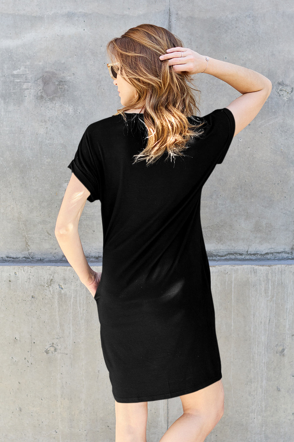 Vestido básico de manga corta con cuello redondo y bolsillos de bambú de Bae básico