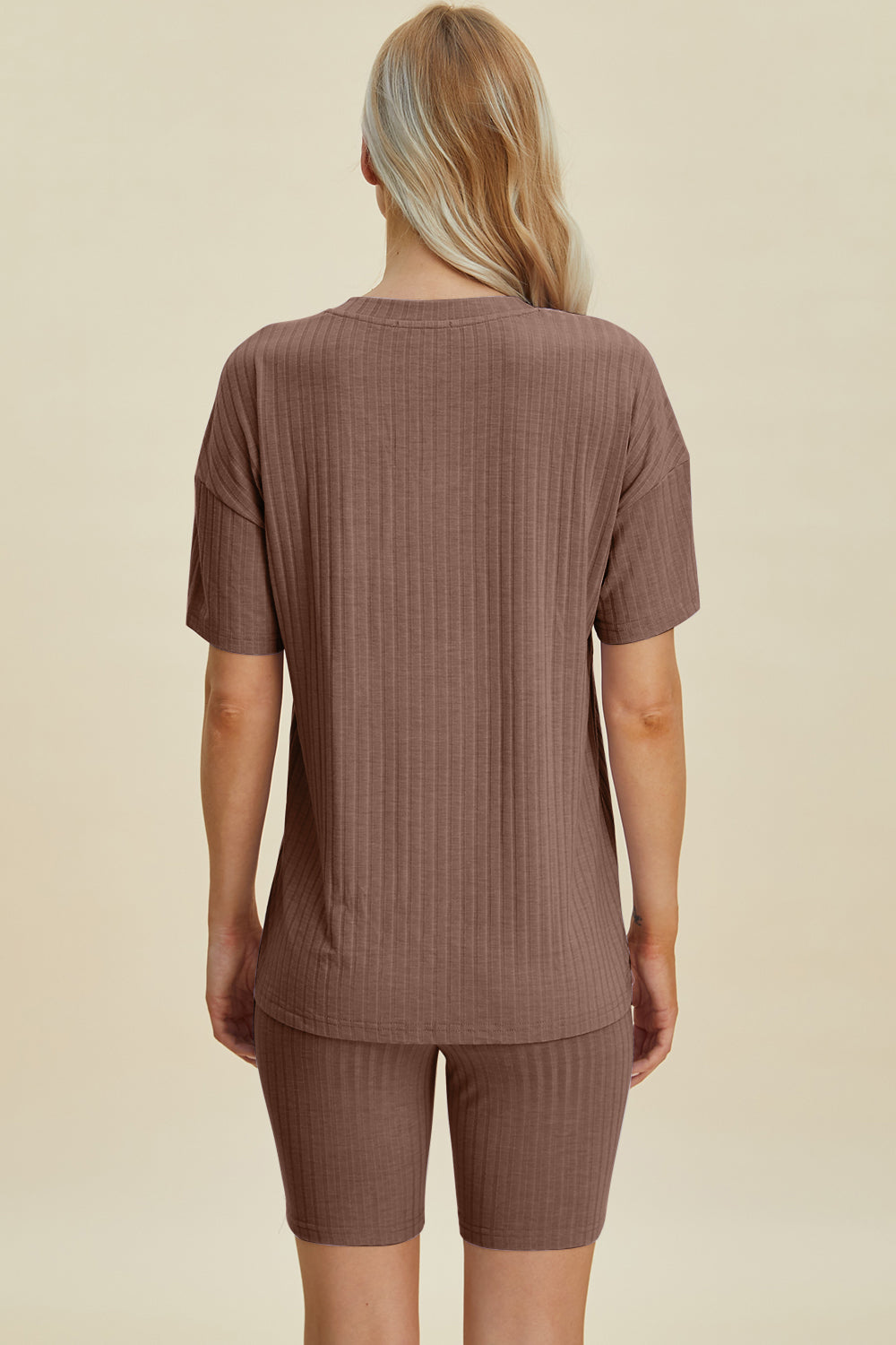 Conjunto básico de pantalones cortos y top de manga corta con cuello en V acanalado de tamaño completo Bae