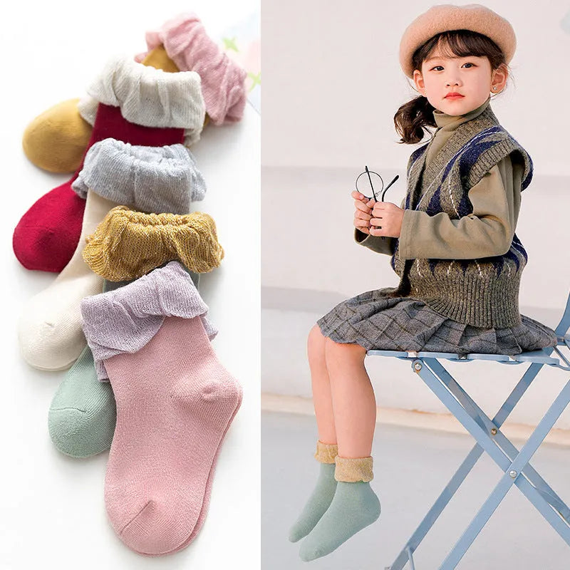 Los calcetines de los niños de los nuevos productos peinaron el arco del algodón