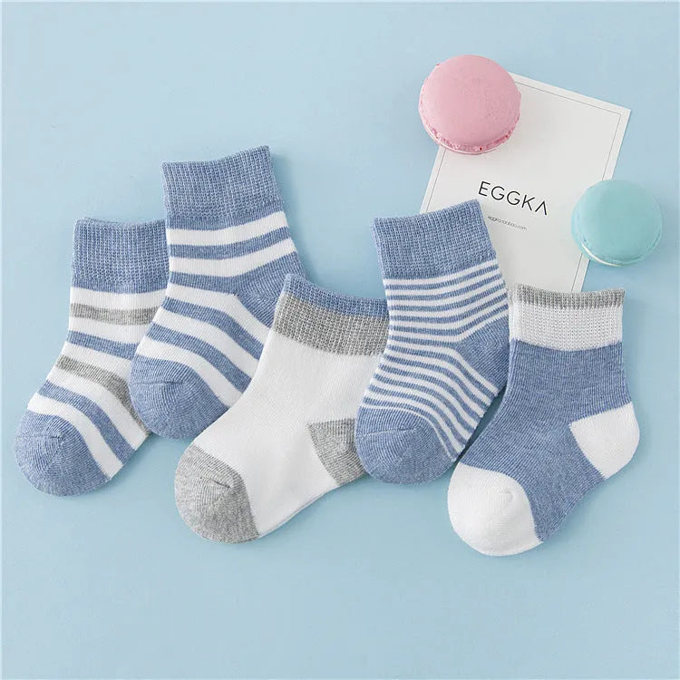 Calcetines de invierno de algodón a rayas para niños.