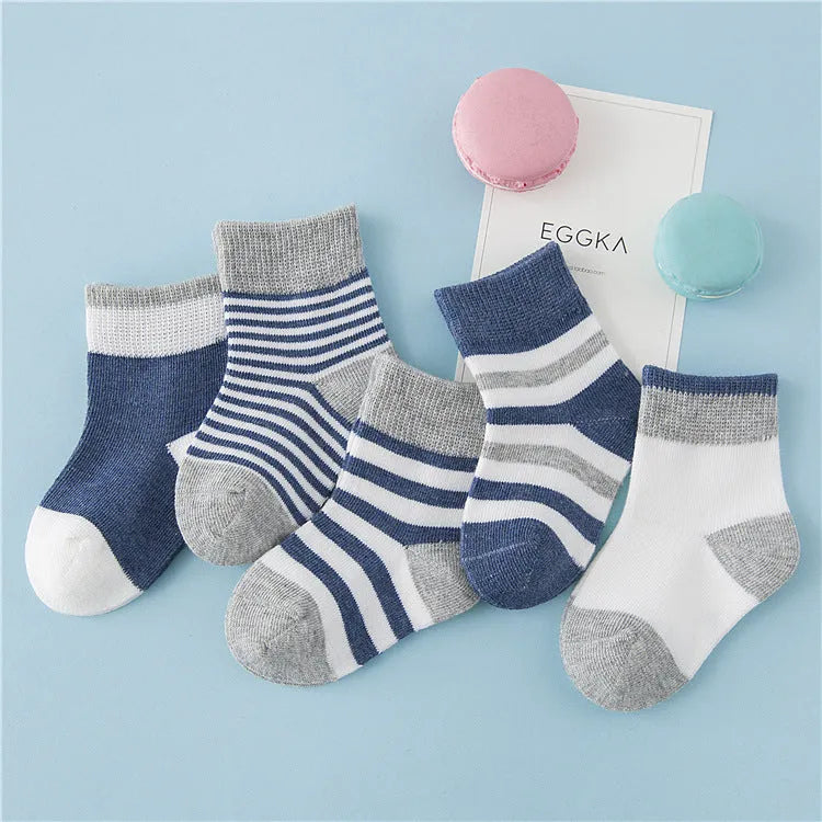Calcetines de invierno de algodón a rayas para niños.