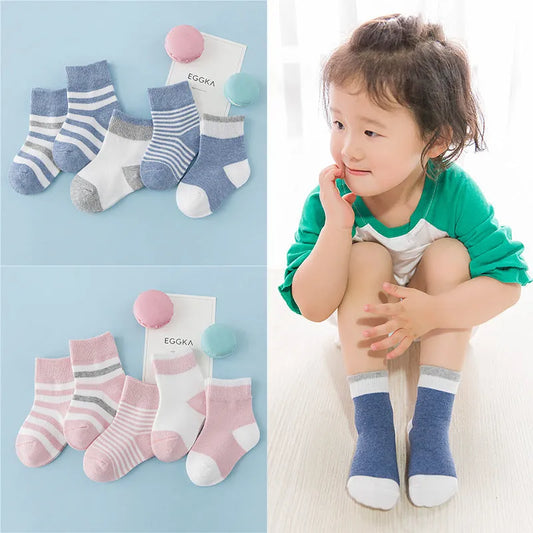 Calcetines de invierno de algodón a rayas para niños.