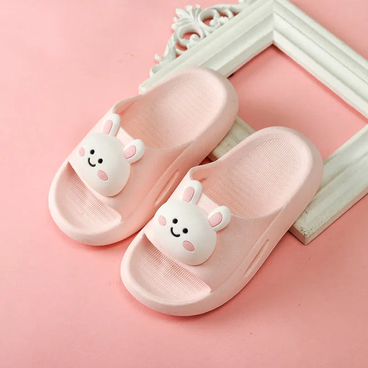 Sandalias lindas del niño del niño de la historieta