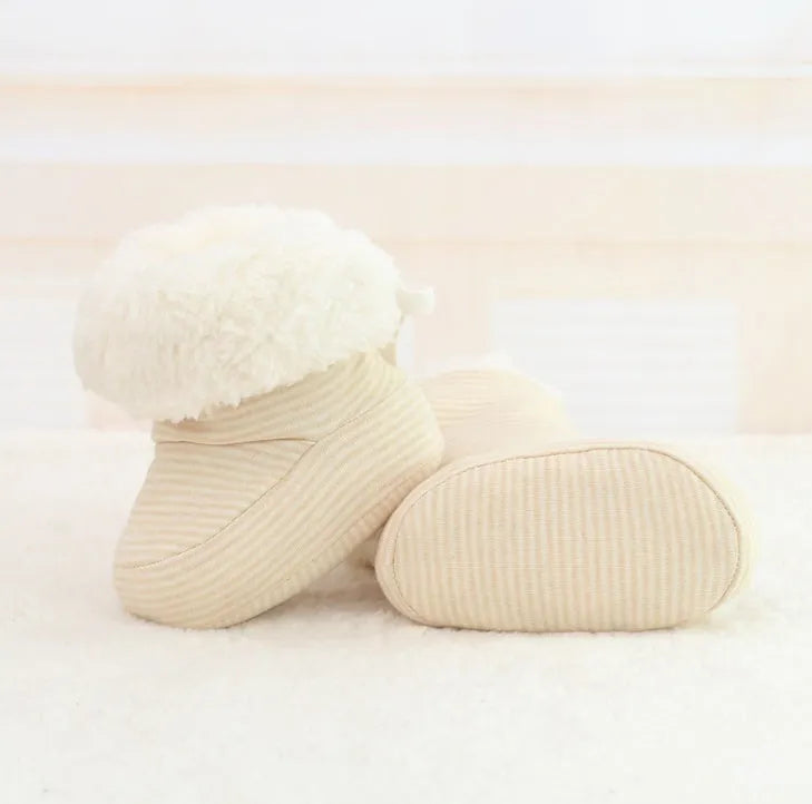 Zapatos de bebé de nuevo estilo, zapatos de suela blanda para recién nacidos, zapatos de invierno para bebés que mantienen el calor, zapatos con estampado para primeros pasos para bebés y niños 