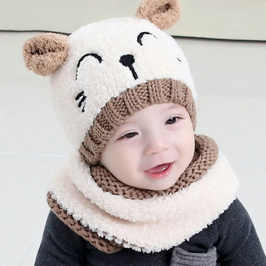 Gorro de bebé con bufanda de lana 