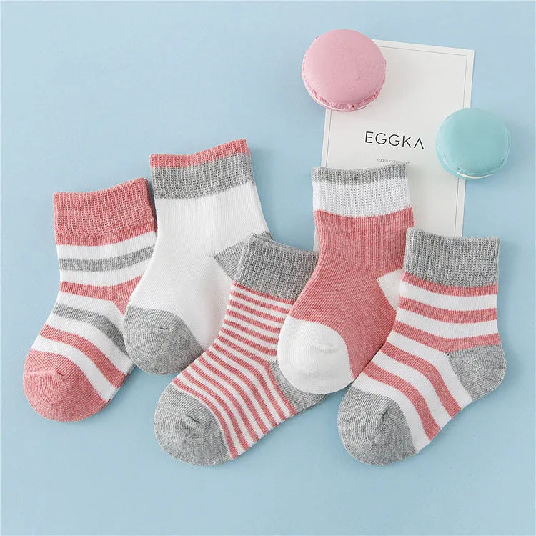 Calcetines de invierno de algodón a rayas para niños.