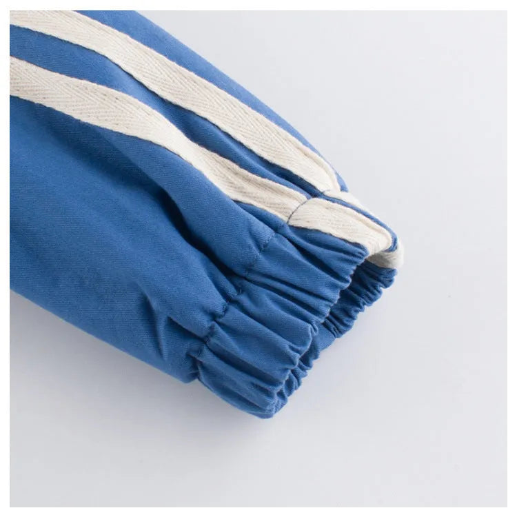 Chaqueta y sudadera con capucha para niños.