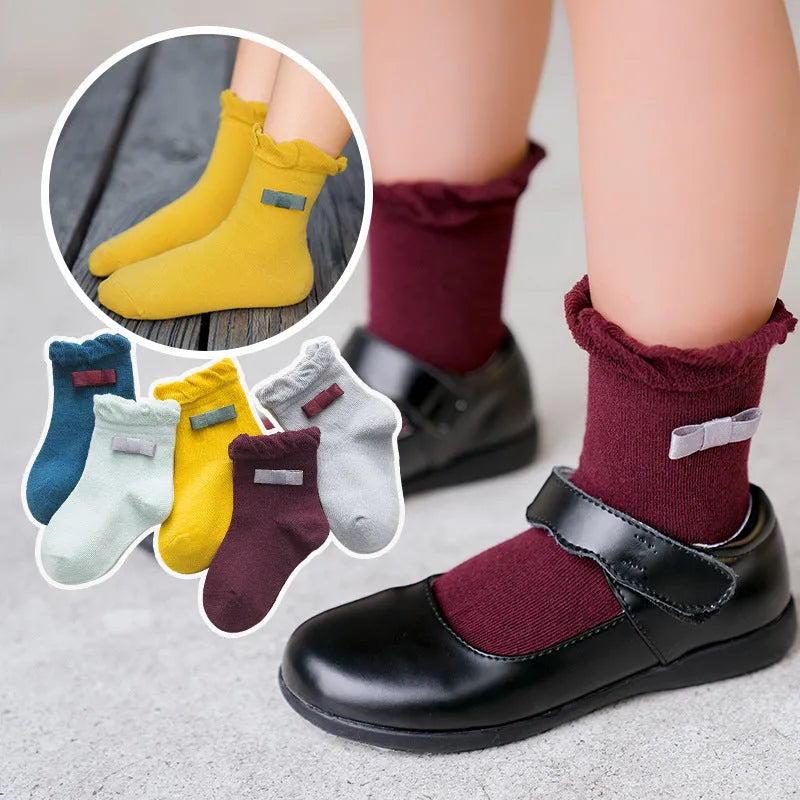 Los calcetines de los niños de los nuevos productos peinaron el arco del algodón