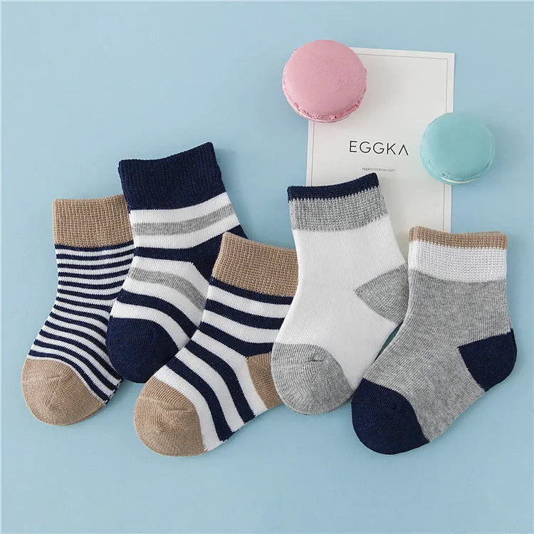 Calcetines de invierno de algodón a rayas para niños.