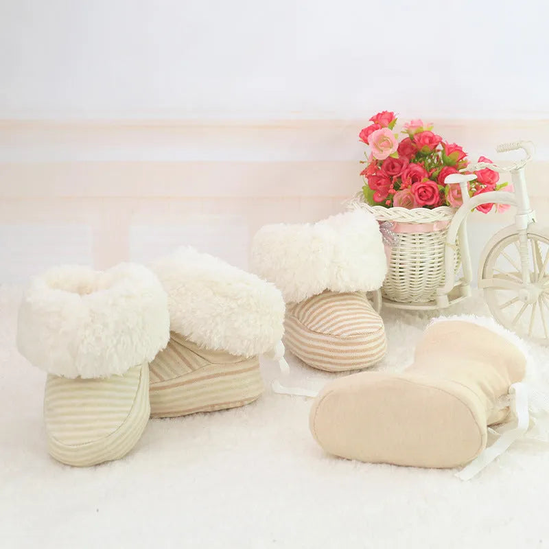 Zapatos de bebé de nuevo estilo, zapatos de suela blanda para recién nacidos, zapatos de invierno para bebés que mantienen el calor, zapatos con estampado para primeros pasos para bebés y niños 