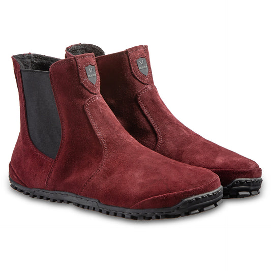 Los hombres y las mujeres de la moda usan botas individuales con bloques de color y punta redonda