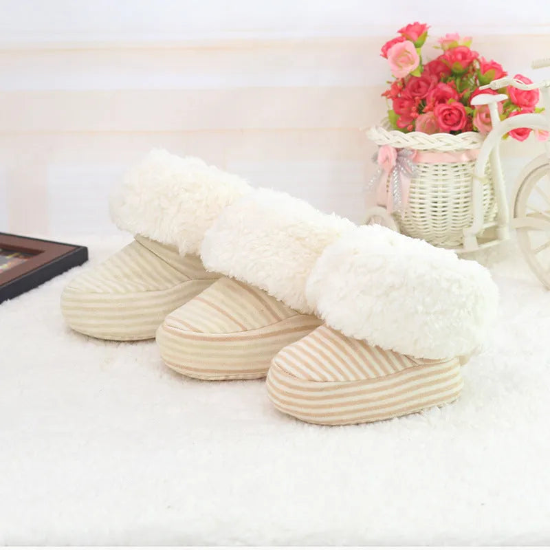 Zapatos de bebé de nuevo estilo, zapatos de suela blanda para recién nacidos, zapatos de invierno para bebés que mantienen el calor, zapatos con estampado para primeros pasos para bebés y niños 