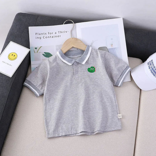 Tops a rayas para niños grandes en camisas de verano