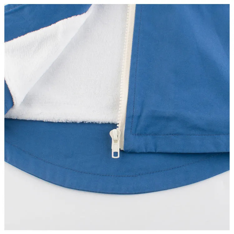 Chaqueta y sudadera con capucha para niños.