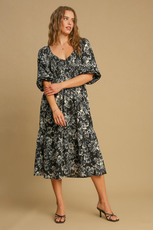 Vestido con cuello en V y estampado floral con dobladillo con volantes de Umgee