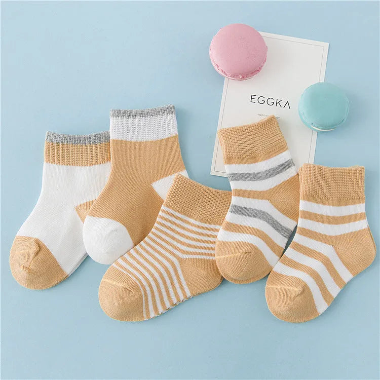 Calcetines de invierno de algodón a rayas para niños.