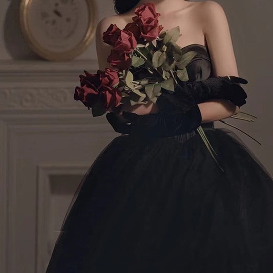 Vestido de noche negro que se puede usar como anfitrión de un cumpleaños, ligero, lujoso, de nicho, con un largo pecho.