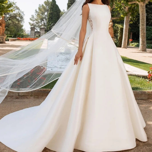 Vestido de novia francés retro con encaje y textura avanzada, de satén, ajustado, sencillo y elegante.